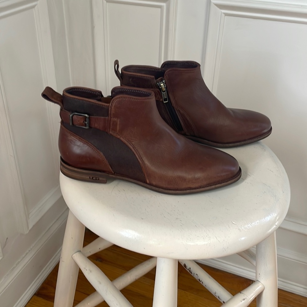 NWOT Never Worn Brown Ankle Riding Booties